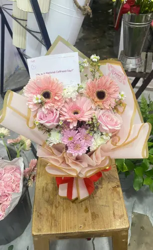 Tersedia Buket Bunga Artifical, Buket Uang, Buket Snack & Buket Boneka Wisuda di Dprd Provinsi Kalimantan Tengah